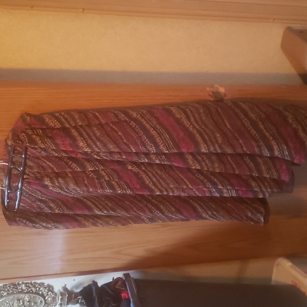 Mid length skirt